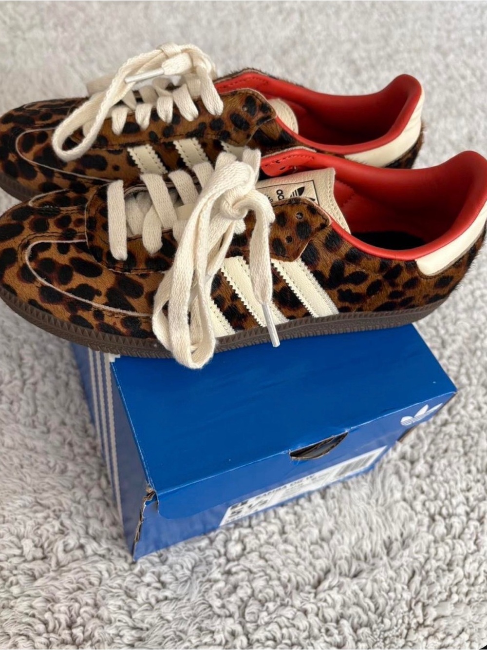 Adidas sambas women’s OG Leopard Print with Red Accents SIZE 5.5 ..brand new - Picture 4 of 6